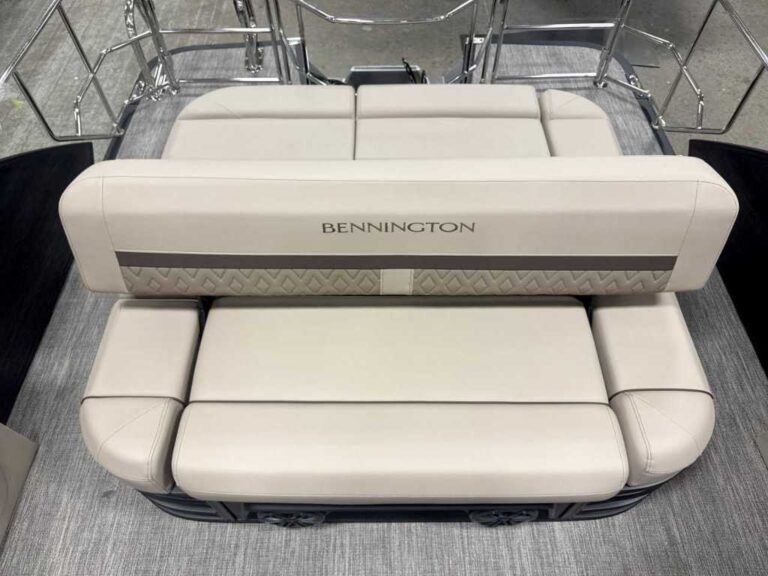 2026 Bennington 24MCSB - Center Swingback - Carbon Fiber Arch!!! US-ETWS9308J526 [photo 7]